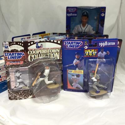 (141) STARTING LINEUP | Mixed Group of Baseball Figures