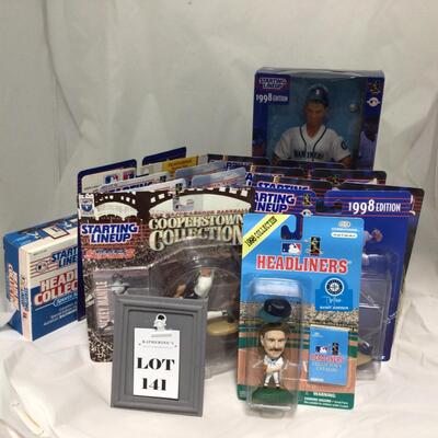 (141) STARTING LINEUP | Mixed Group of Baseball Figures
