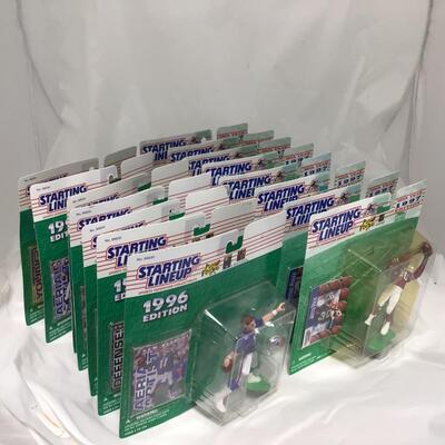 (142) STARTING LINEUP | 1996 / 1997 Football Figures