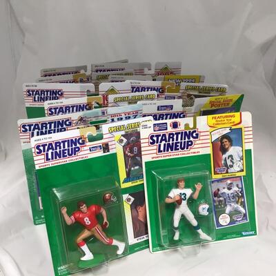 (143) STARTING LINEUP | Mixed Group of Football Figures