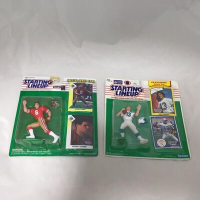 (143) STARTING LINEUP | Mixed Group of Football Figures