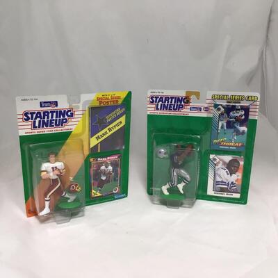(143) STARTING LINEUP | Mixed Group of Football Figures