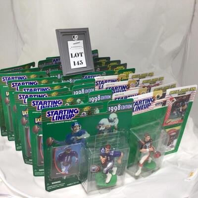 (145) STARTING LINEUP | Mixed Group of Football Figures