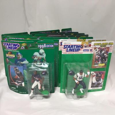 (145) STARTING LINEUP | Mixed Group of Football Figures