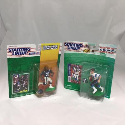 (146) STARTING LINEUP | Mixed Group of Football Figures