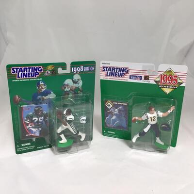 (146) STARTING LINEUP | Mixed Group of Football Figures