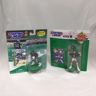 (146) STARTING LINEUP | Mixed Group of Football Figures