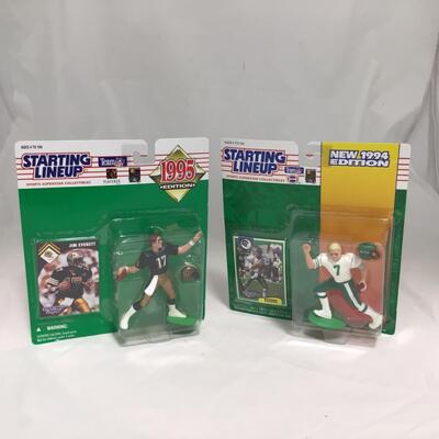 (146) STARTING LINEUP | Mixed Group of Football Figures