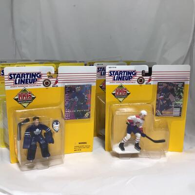 (147) STARTING LINEUP | Mixed Group of Hockey Figures