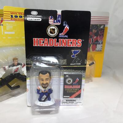 (147) STARTING LINEUP | Mixed Group of Hockey Figures