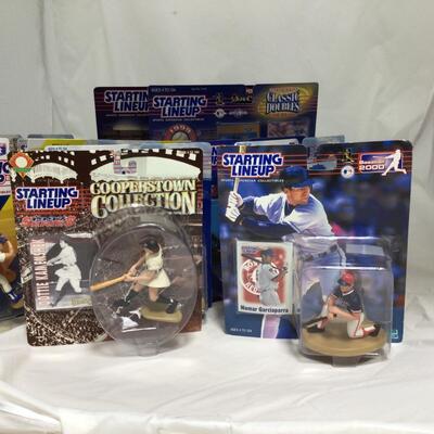 (148) STARTING LINEUP | Mixed Group of Baseball Figures