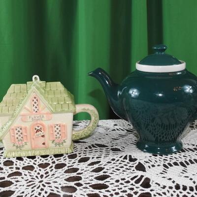 Oh vintage hall McCormick tea pot with lid and infuser.