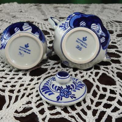 Delft cream and sugar