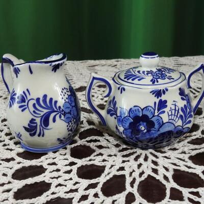 Delft cream and sugar