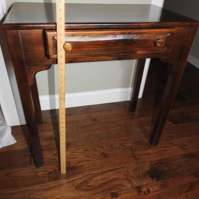 Lovely small 1 draw stand