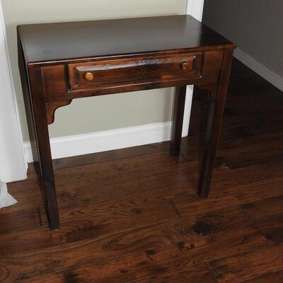 Lovely small 1 draw stand
