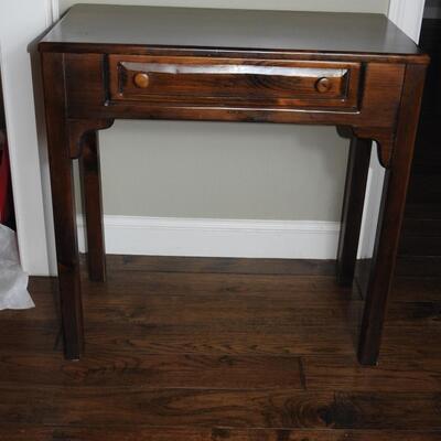 Lovely small 1 draw stand