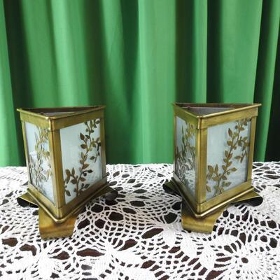 Frosted tea light candle holder