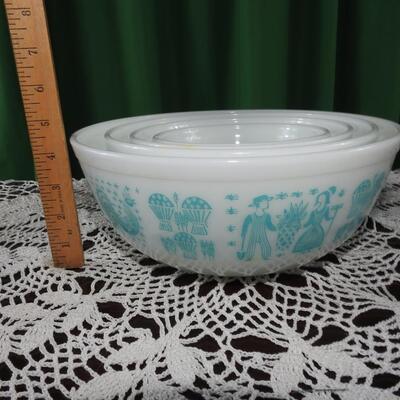 Pyrex Amish butter print bowls