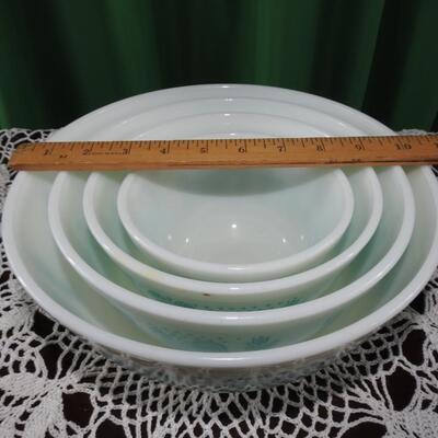 Pyrex Amish butter print bowls