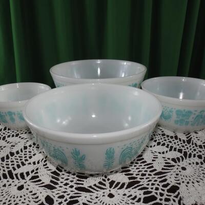 Pyrex Amish butter print bowls