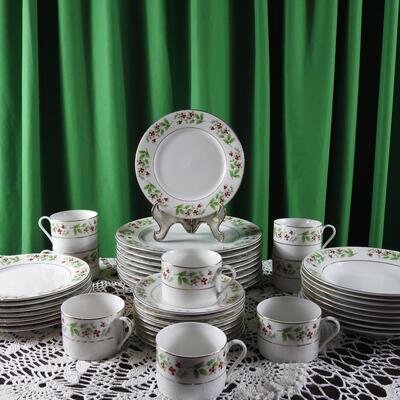 Gibson Christmas Charm Dish Set