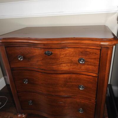 Broyhill 3 Drawer Bowfront Accent Chest