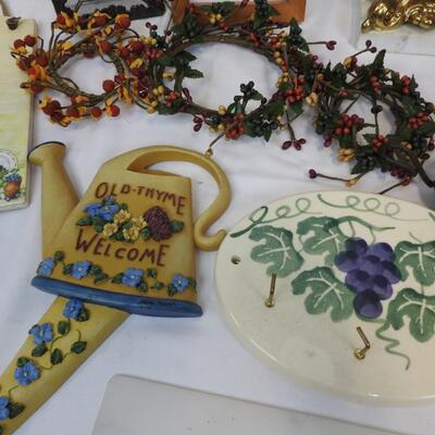 14 pc Decor, 2 Frames, Swan Floral Foam Brick, Small Wreaths, Key Hanger, etc