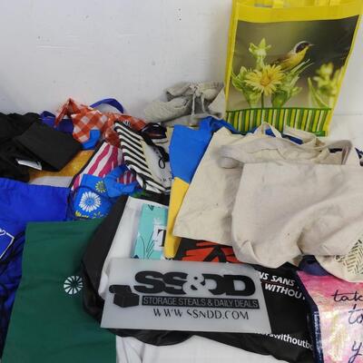 Lot of 25 Assorted Bags, Reusable Grocery Bags, Fabric Bags, Sports Bags