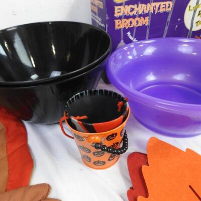 10 pc Halloween Decor: Enchanted Broom (works), Candy Bowls, Purple Hat