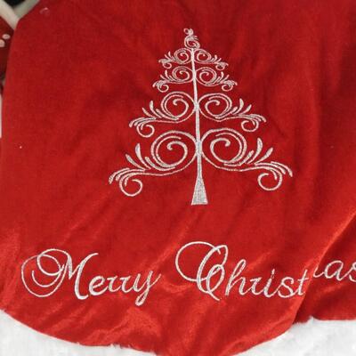 11 pc Christmas Decor: Santa Rug, Mr. and Mrs. Clause Heads, Stuffed Snowman