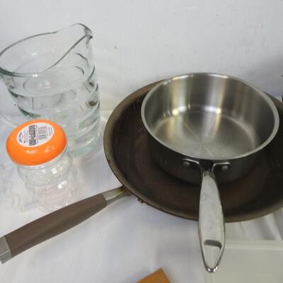 14 pc Kitchen, Wok, Pots and Pans, Glass Pitcher
