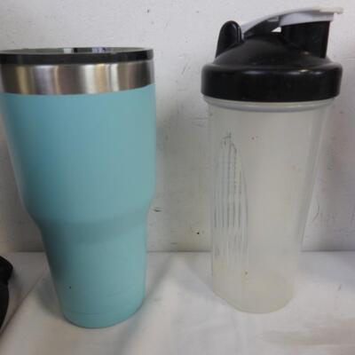 8 pc Kitchen: Cuisinart Coffee Maker, Bottles, Tall Mug, Pioneer Woman Pot
