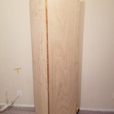 Portable table for crafts and workshops