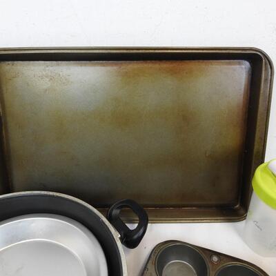 Kitchen Items: Hand Chopper Machine, Pans, Pie Tins, Protein Shake Bottle etc.