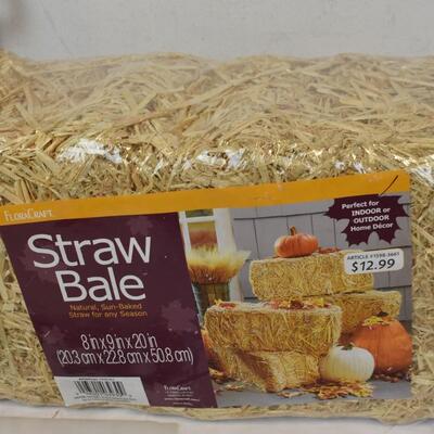 Straw Bale 8 in x 9 in x 20 in and Alphabet Photo Sign - New