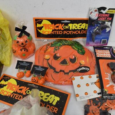 Halloween DÃ©cor: Earrings, Bells, Lights, Pumpkin, Signs, Bats and More! - New