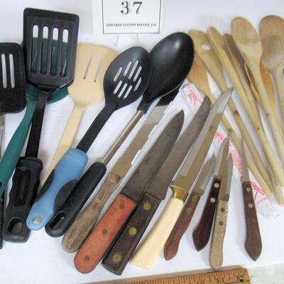 Lot of Wood Spoons, Plastic Utensils, Knives