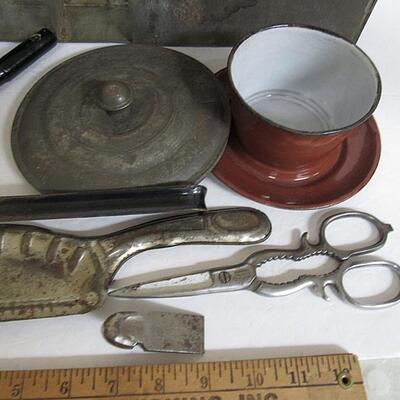 Lot of Vintage and Antique Tinware, Graniteware, More