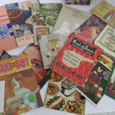 Lot of Vintage Cookbooklet and Pamphlets, 1940s-80s