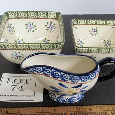 Temptations Dishes: 2 Square Trellis Bowls, 1 Qt, 1 1/2 Qt, Old World Gravy