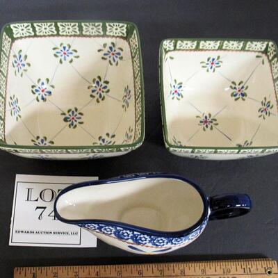 Temptations Dishes: 2 Square Trellis Bowls, 1 Qt, 1 1/2 Qt, Old World Gravy