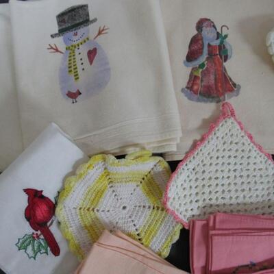 Lot of Vintage Kitchen Towels, Pot Holders, Napkins