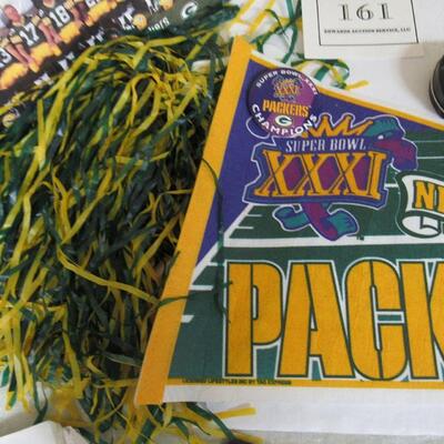 Lot of Older Green Bay Packers Memorabilia, Superbowl Pennant and Pin, Team Photos, More