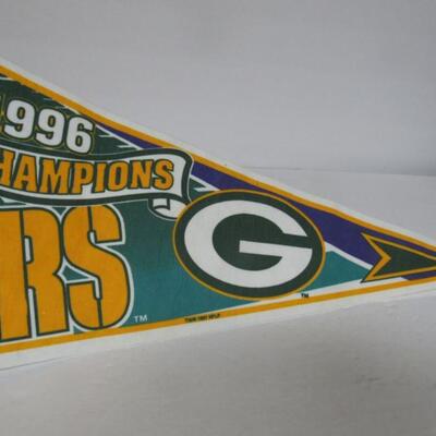 Lot of Older Green Bay Packers Memorabilia, Superbowl Pennant and Pin, Team Photos, More