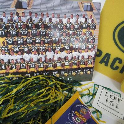 Lot of Older Green Bay Packers Memorabilia, Superbowl Pennant and Pin, Team Photos, More