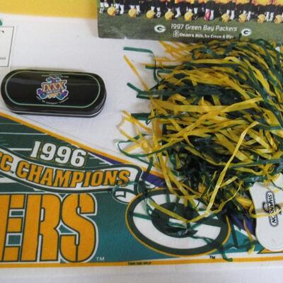 Lot of Older Green Bay Packers Memorabilia, Superbowl Pennant and Pin, Team Photos, More
