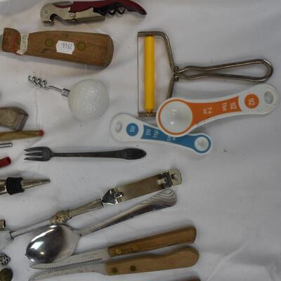 Lot of Kitchen Items, Knifes, Cheese Spreaders, Utensils, Corelle Plate