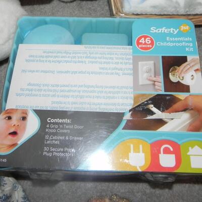 LOT 28 CHILD PROOFING KIT AND SMALL CHILD ITEMS
