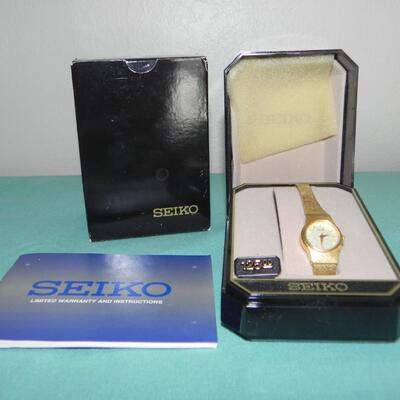 LOT 81 SEIKO LADIES WATCH